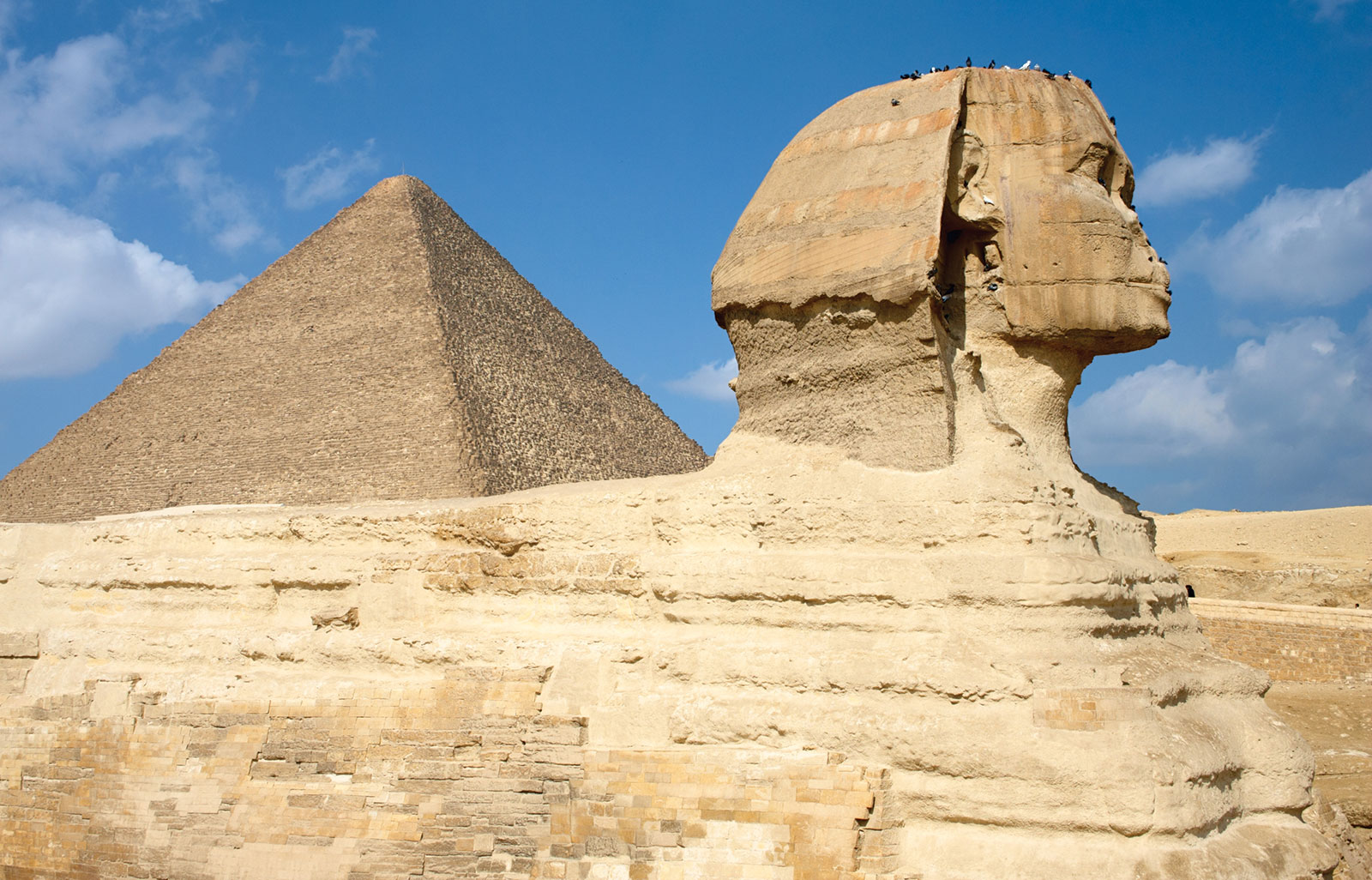 Side-view-Sphinx-Great-Pyramid-of-Khufu